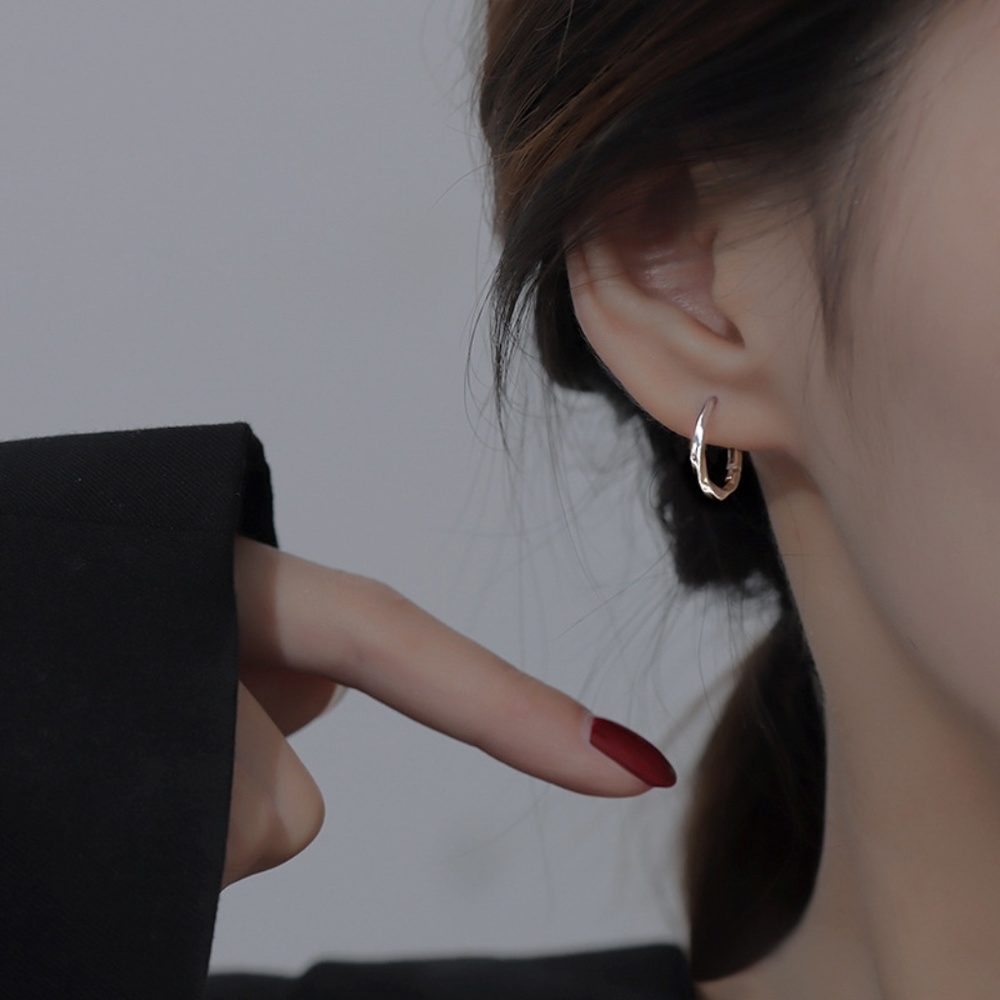 Sterling Silver 'Casia' Twist Hoop Minimalist Earring - Picture 3 of 6